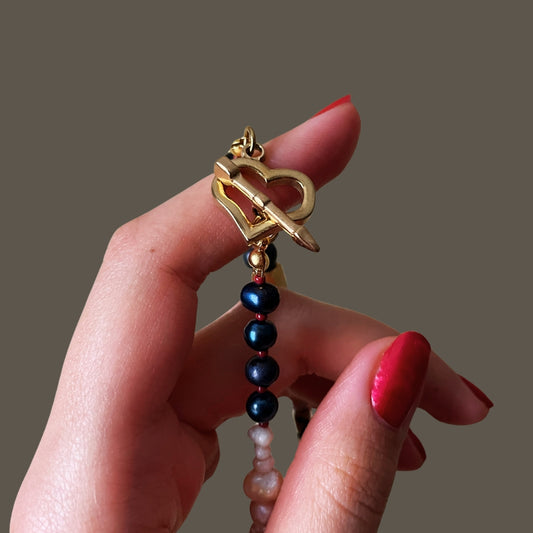 Lovestruck (Close Range) | Eros'un Oku Klipsli İnci ve Turmalin Kalpli Doğaltaş Kolye