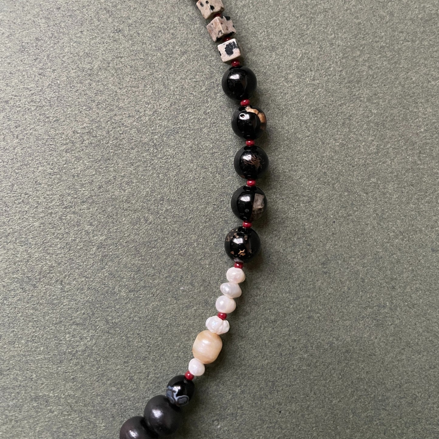 Lovestruck (Close Range) | Eros'un Oku Klipsli İnci ve Turmalin Kalpli Doğaltaş Kolye