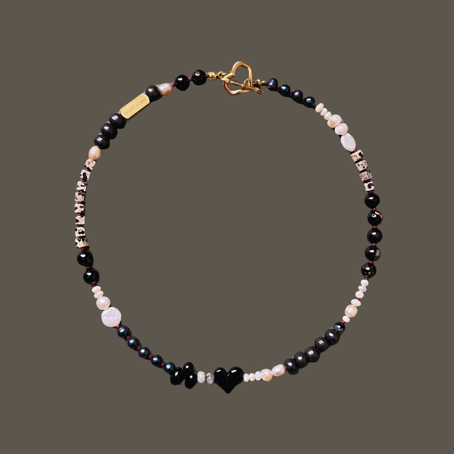 Lovestruck (Close Range) | Eros'un Oku Klipsli İnci ve Turmalin Kalpli Doğaltaş Kolye