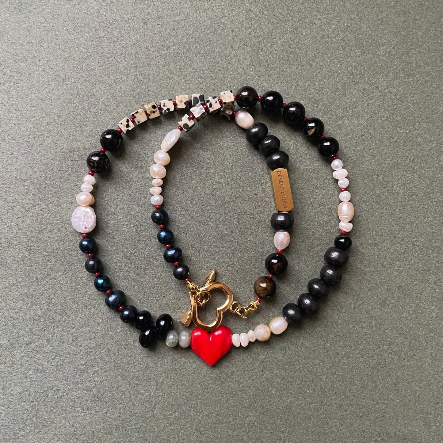 Lovestruck (Close Range) | Eros'un Oku Klipsli İnci ve Turmalin Kalpli Doğaltaş Kolye